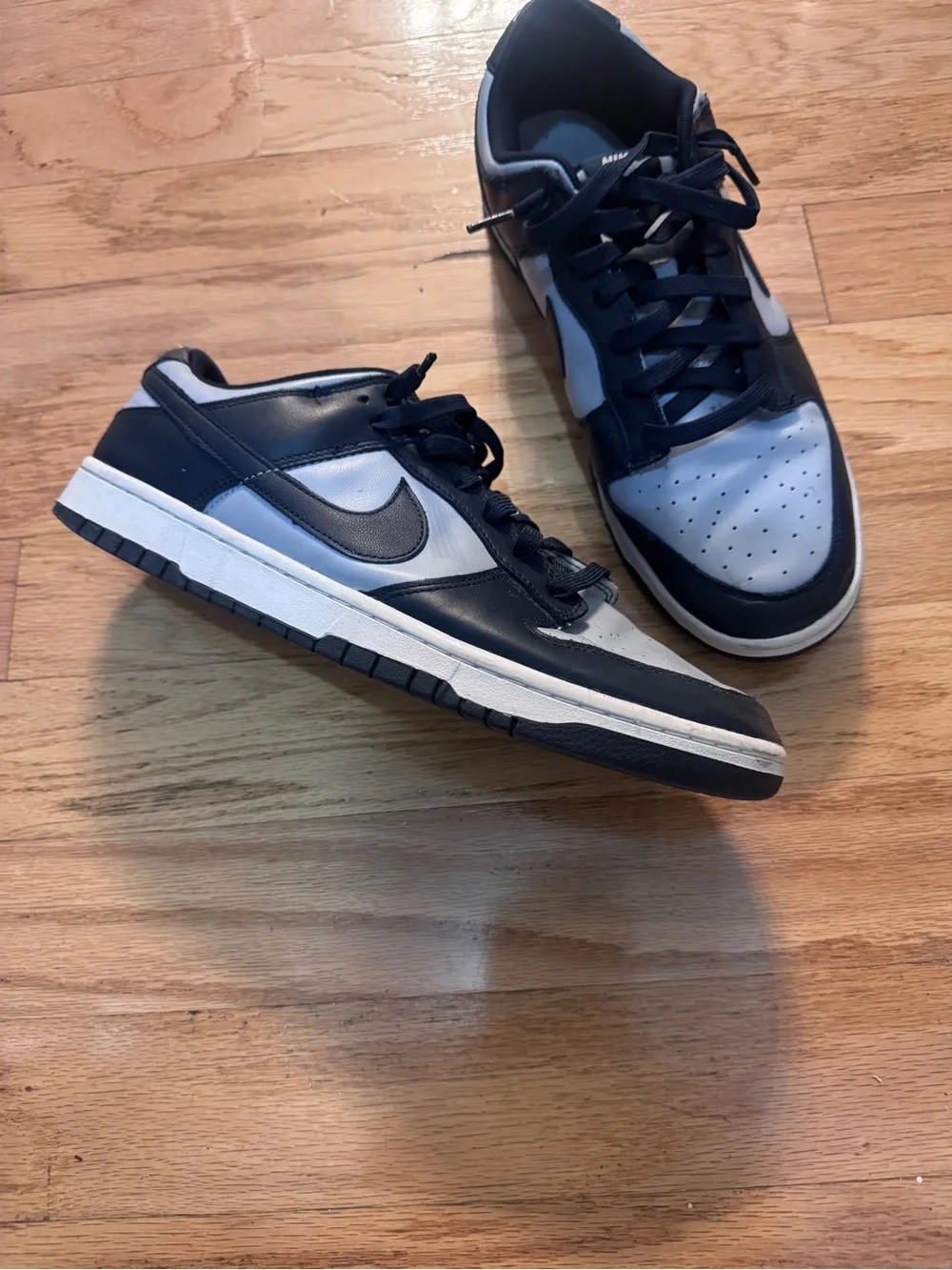 Nike Men’s Low-Top Sneakers in Navy and Light Blue